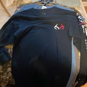 Black long sleeve tee